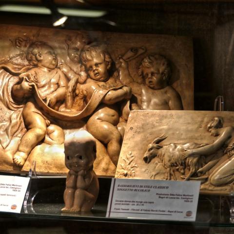 bassorilievi figurinai Paolo Cresci emigrazione